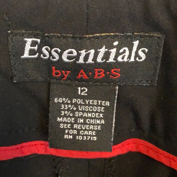 Essential black capris pant with silver studs! - Picture 4 of 6